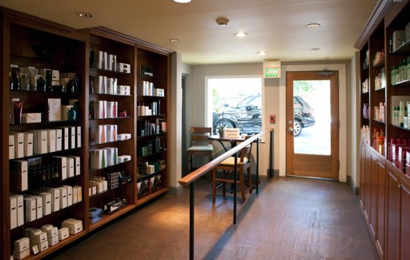 Phoenix Salon and Day Spa is located in Walnut Creek, California